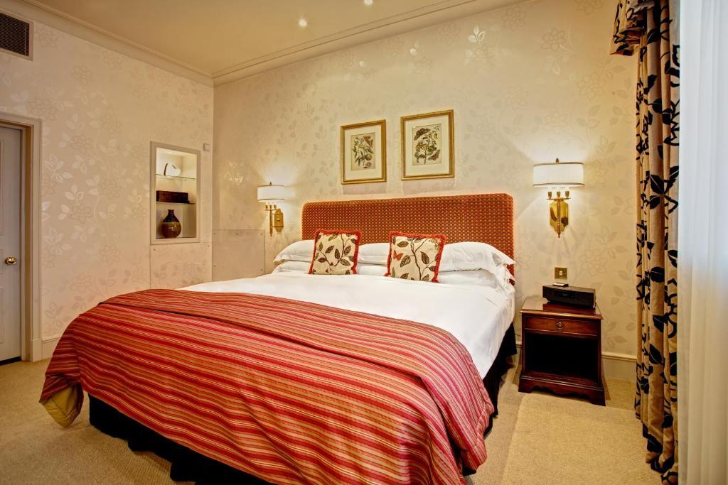 Superior King Room,1589325747:JPEG