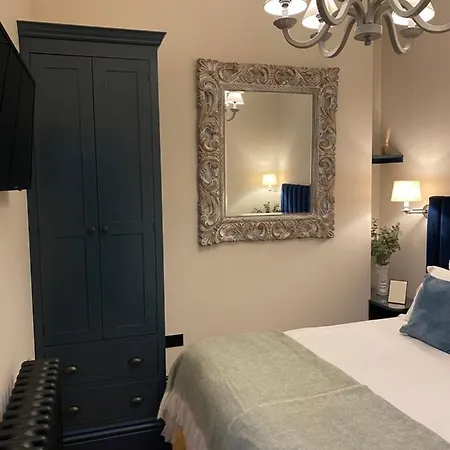 Ch1 Boutique Stays-Roman Bath Suite-3