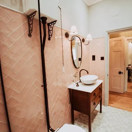 Ch1 Boutique Stays - Queen Suite-2